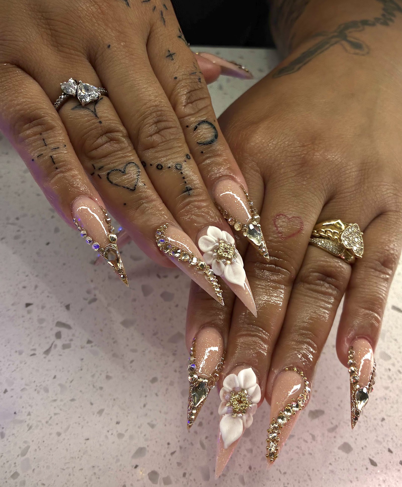 ROYAL NAILS & SPA logo